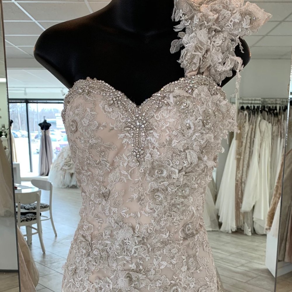 Ian Stuart La Guiardia Size 8 Nude/Metal